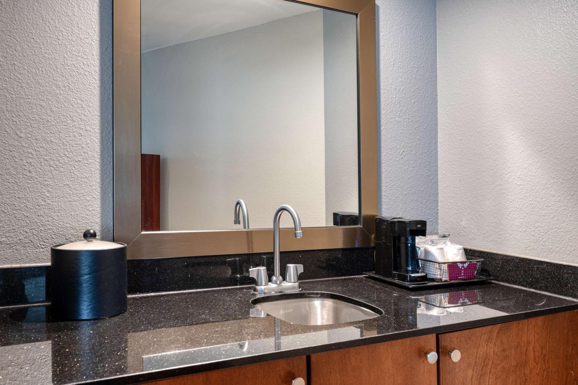 Hampton Inn Baltimore/Уайт-Марш Экстерьер фото