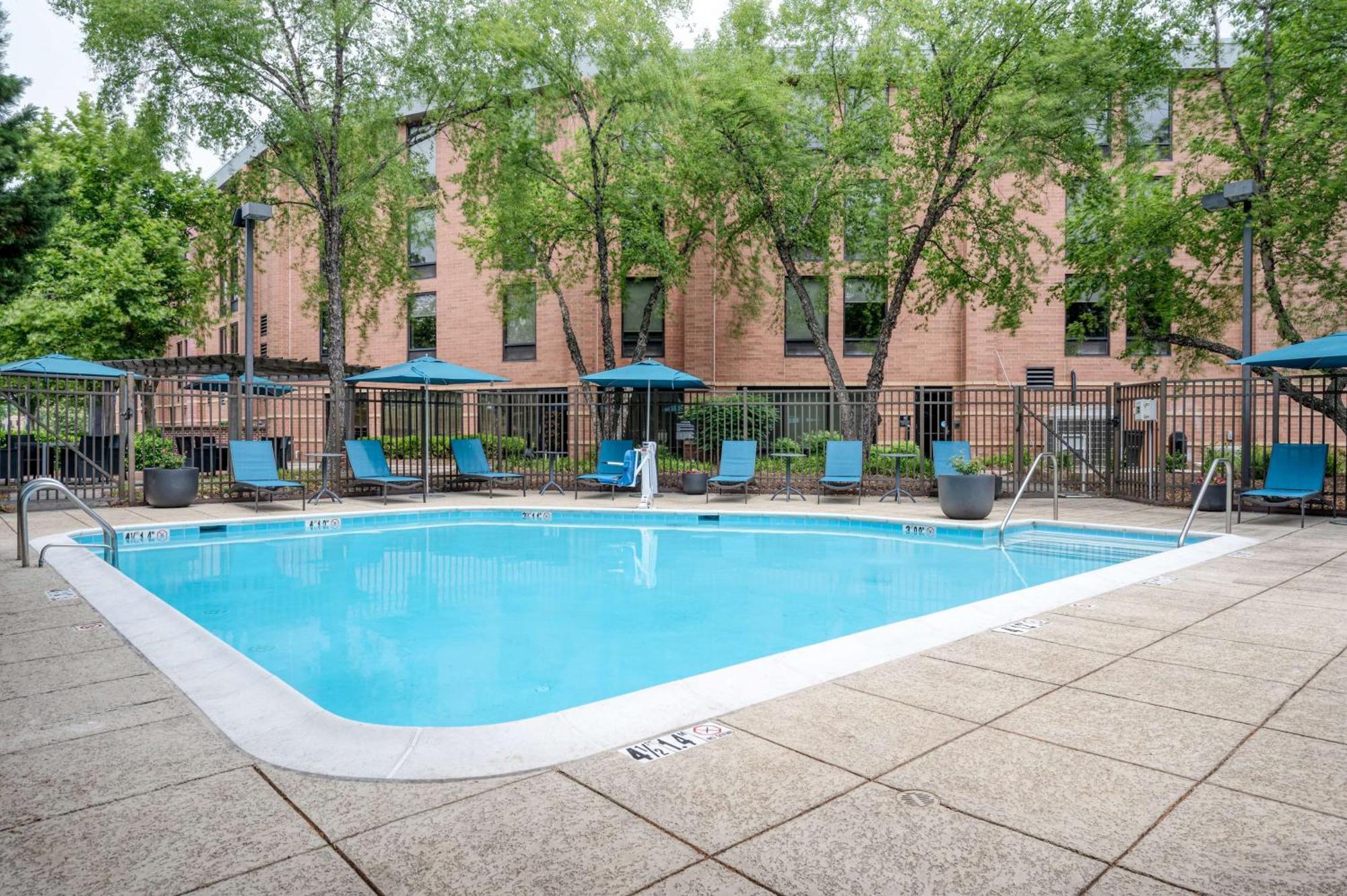 Hampton Inn Baltimore/Уайт-Марш Экстерьер фото