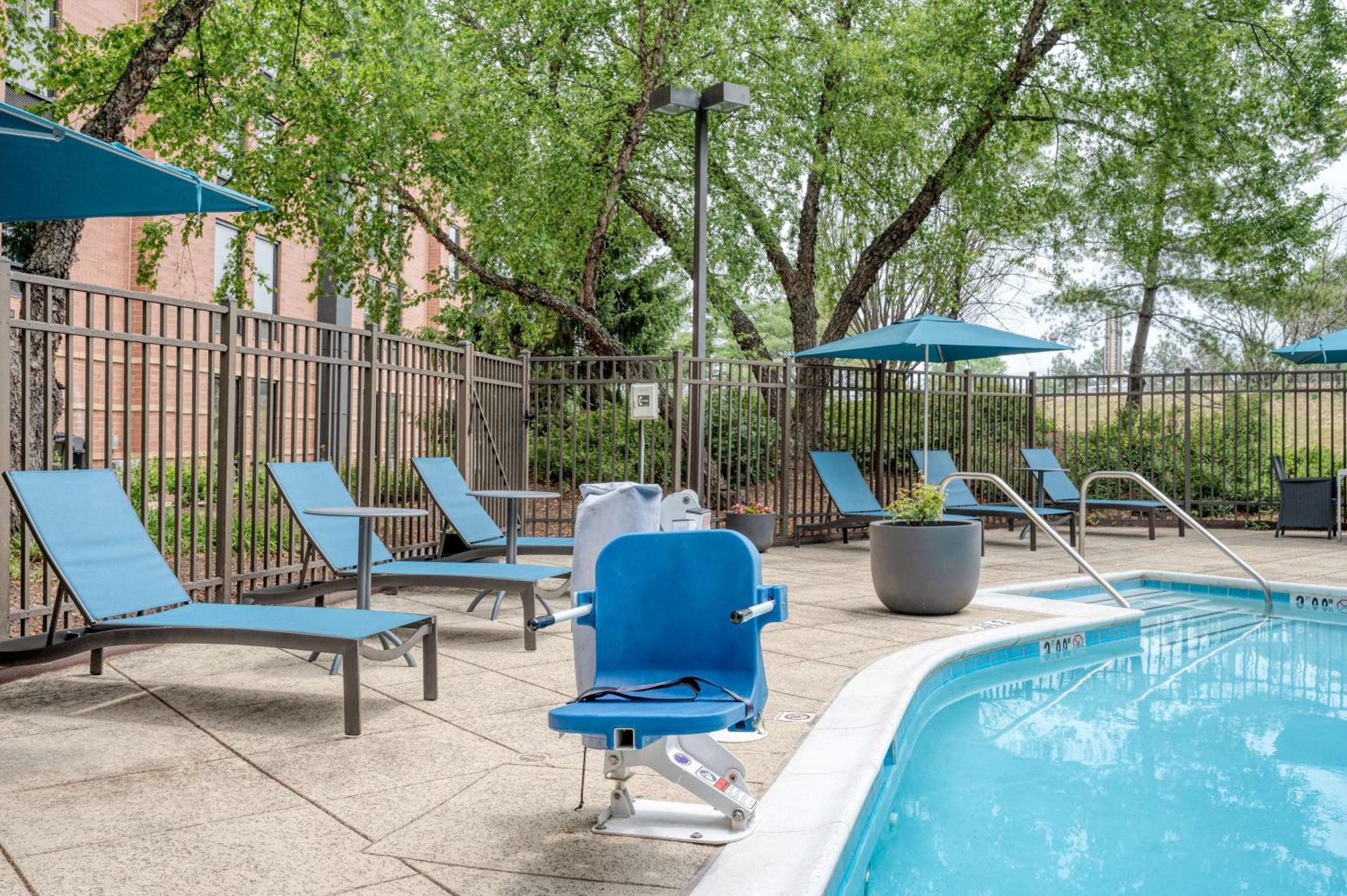 Hampton Inn Baltimore/Уайт-Марш Экстерьер фото